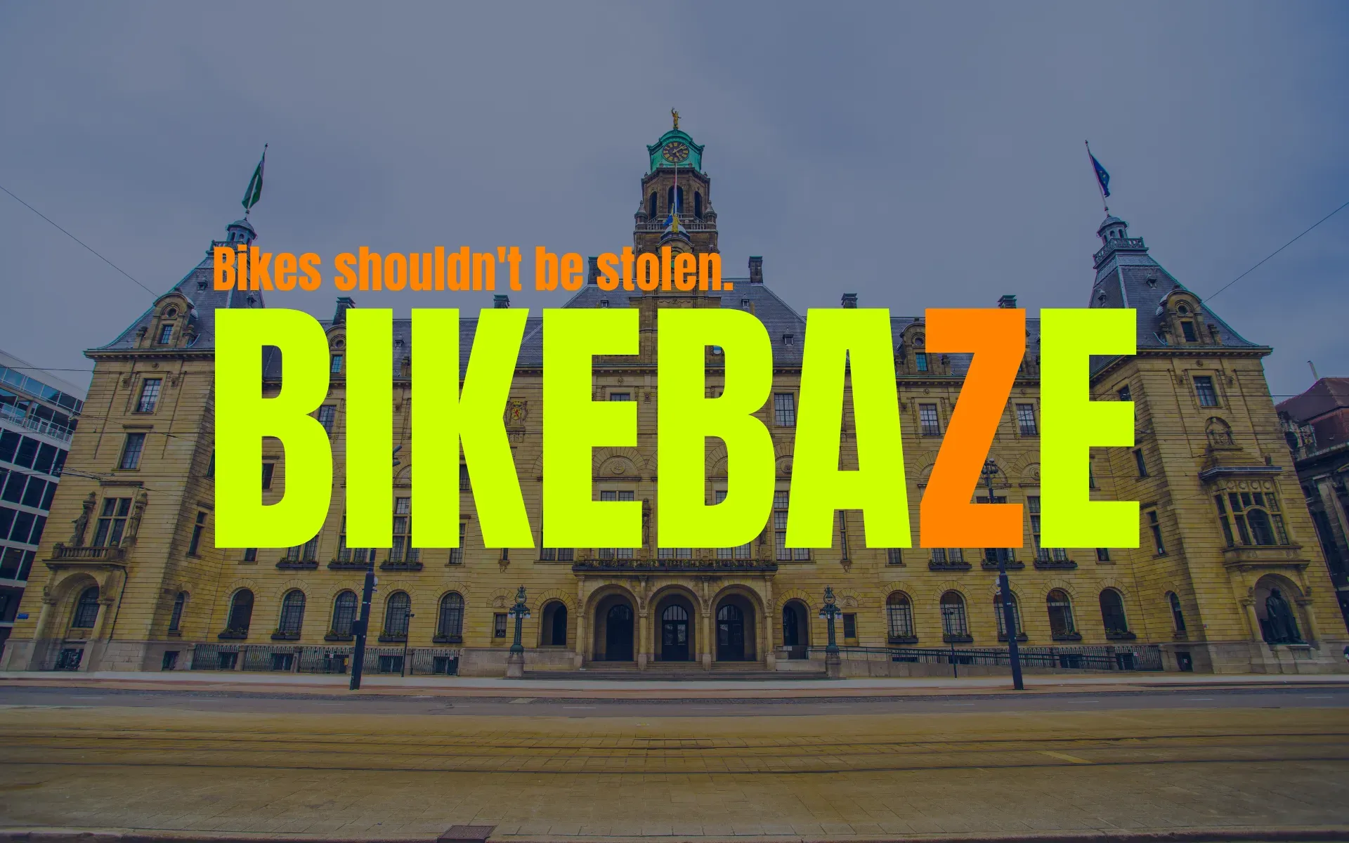 Stadhuis van Rotterdam met BIKEBAZE-logo en de tekst Bikes shouldn't be stolen.