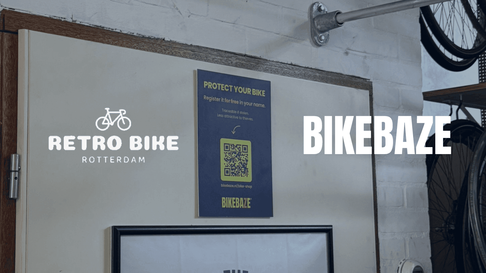 BIKEBAZE-poster aan de muur in de winkel van Retro Bike Rotterdam, met de logo's van Retro Bike Rotterdam en BIKEBAZE.